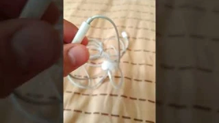 Видеообзор на товар из магазина SULPAK НАУШНИКИ APPLE EARPODS MMTN2 (LIGHTNING CONNECTOR)