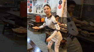 A Robotic Waiter Serves Food at a Chongqing Hotpot Restaurant in China! #chinarobots